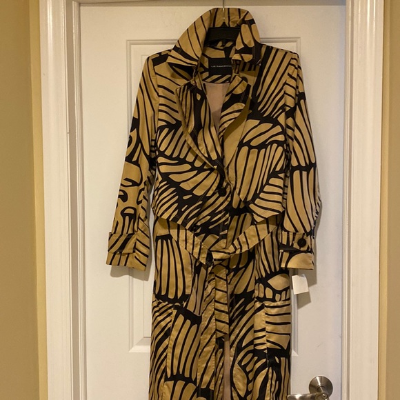Lie Sangbong Stunning Logo Button Lined Coat New With Tags